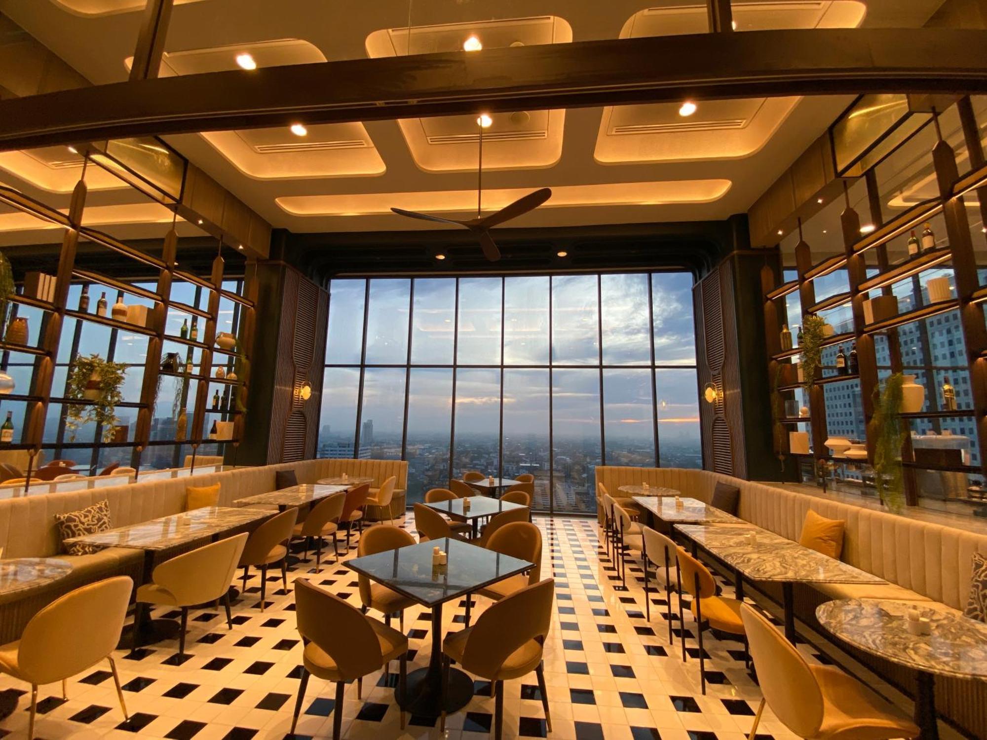 The Quarter Ratchayothin By Uhg Otel Bangkok Dış mekan fotoğraf