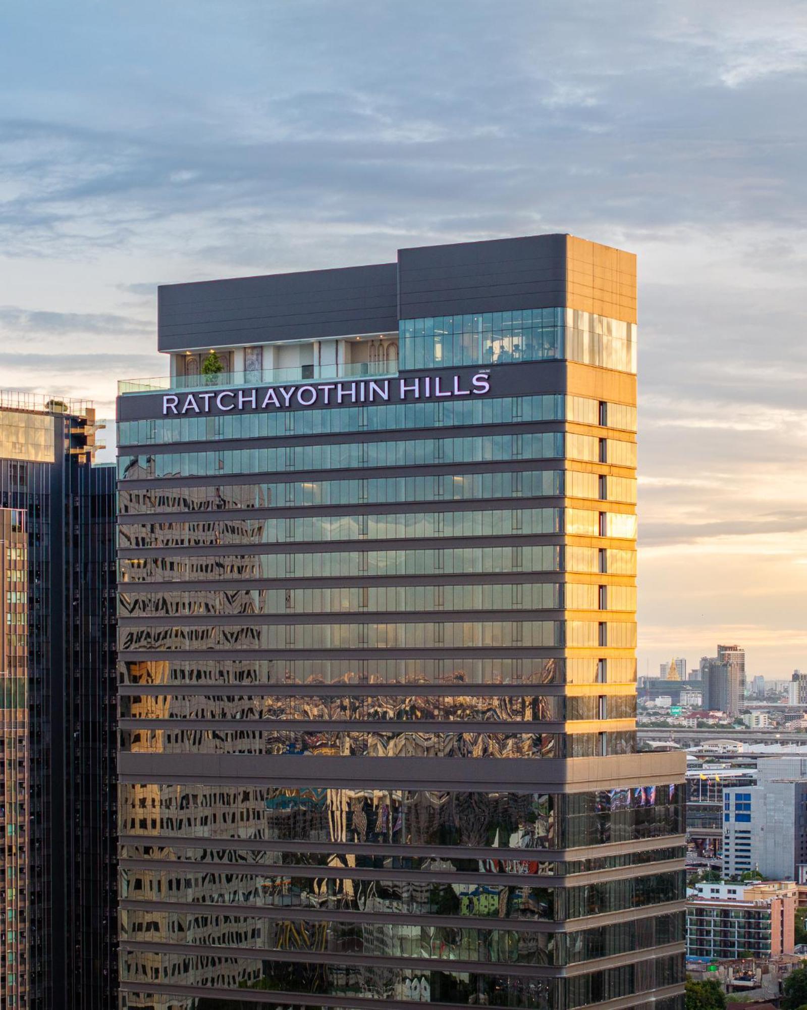 The Quarter Ratchayothin By Uhg Otel Bangkok Dış mekan fotoğraf